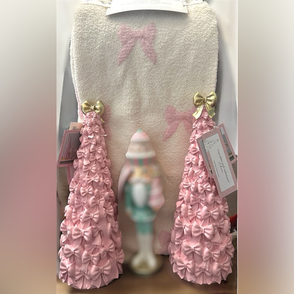 Cupcakes & Cashmere Bow Decor Set